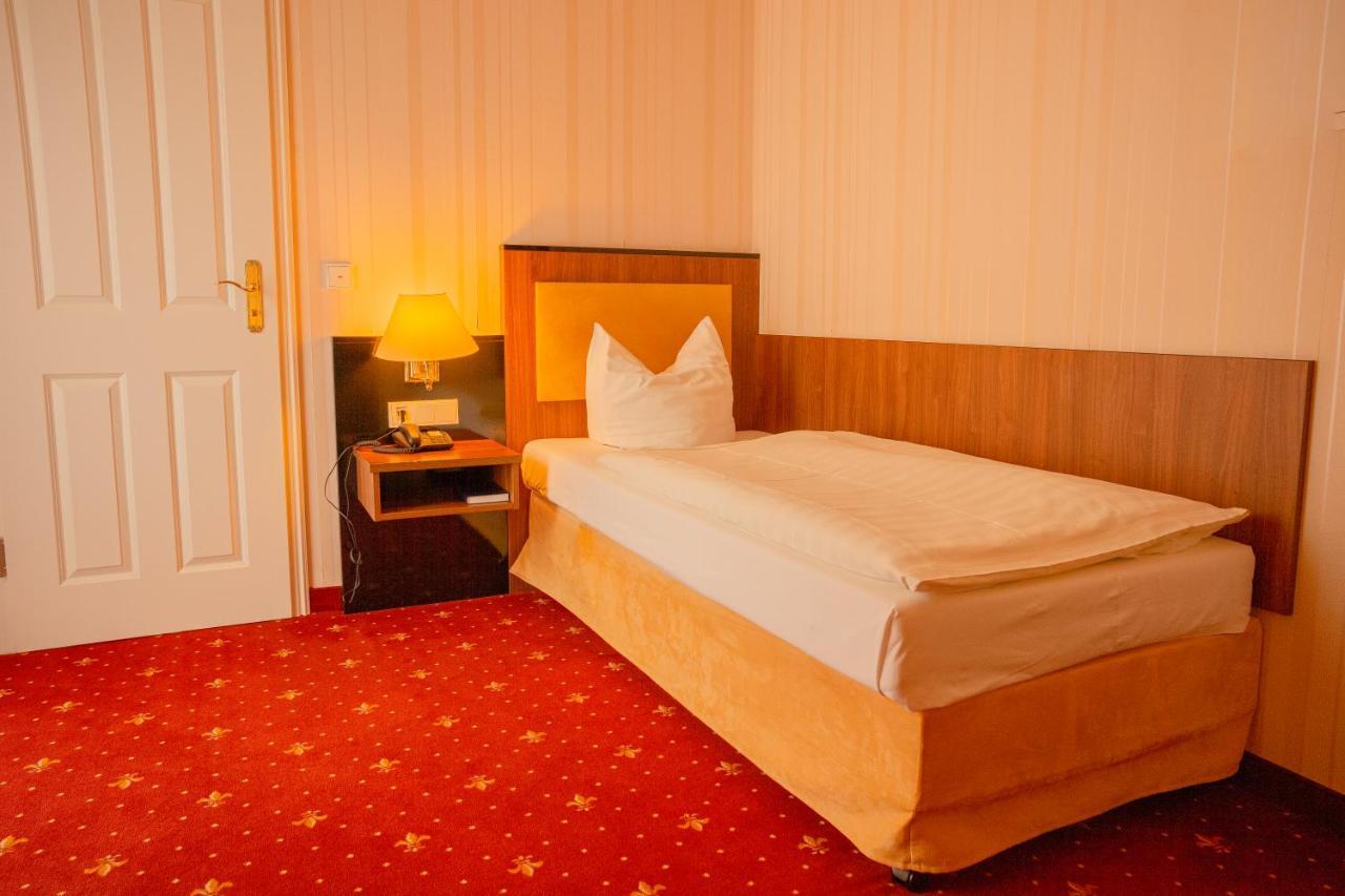 Alte Landratsvilla Hotel Bender Вестербург Екстериор снимка