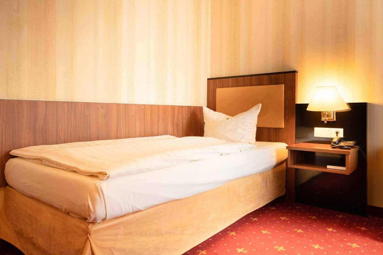 Alte Landratsvilla Hotel Bender Вестербург Екстериор снимка