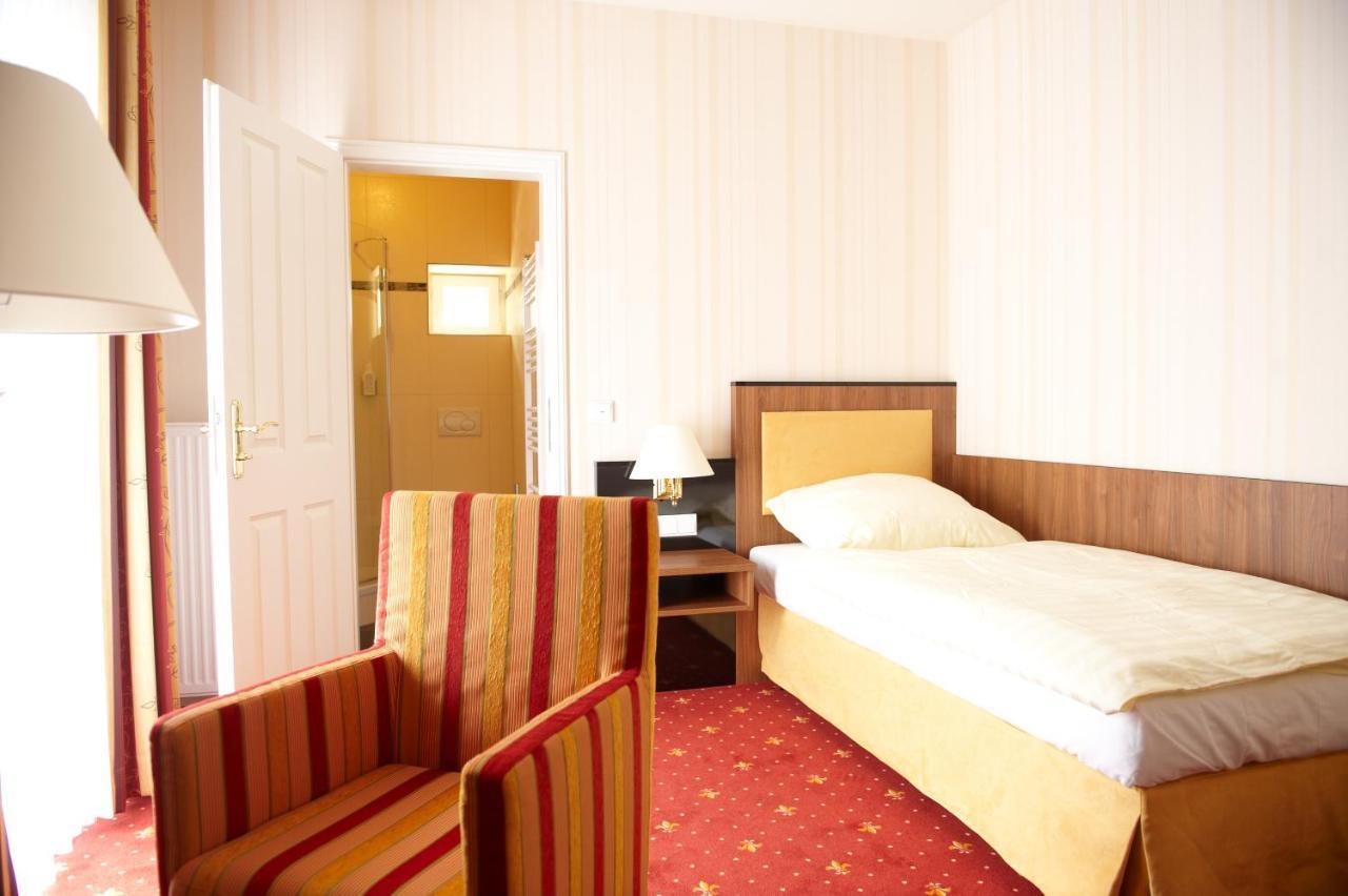 Alte Landratsvilla Hotel Bender Вестербург Екстериор снимка